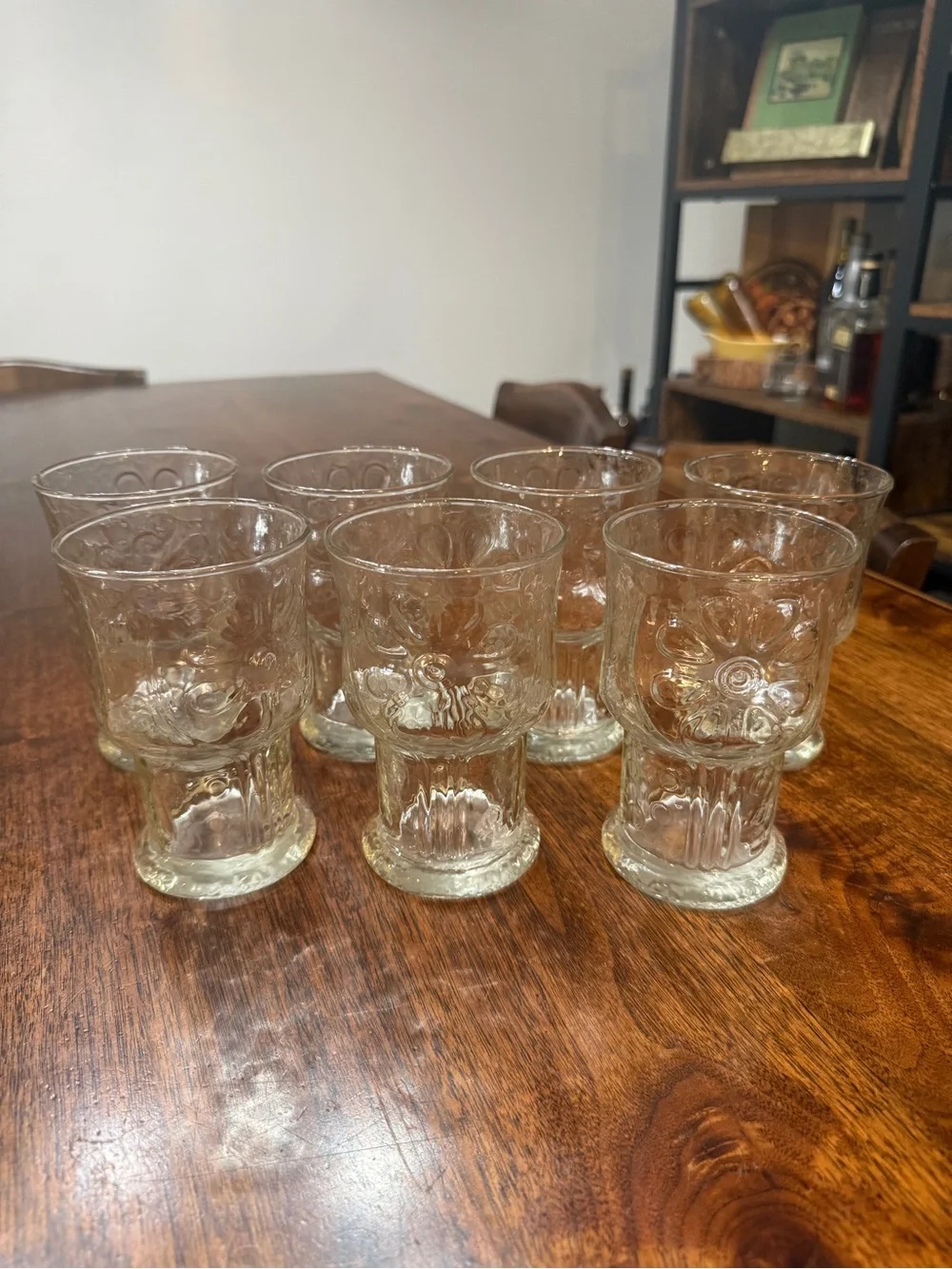 7 daisy embossed glasses 1970s